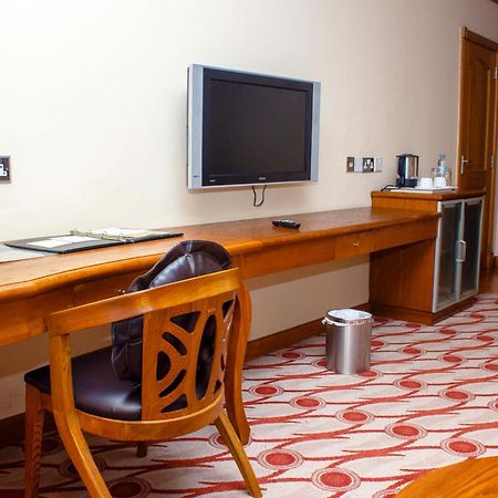 โรงแรมกอล์ฟ คอร์ส คัมพาลา ภายนอก รูปภาพ