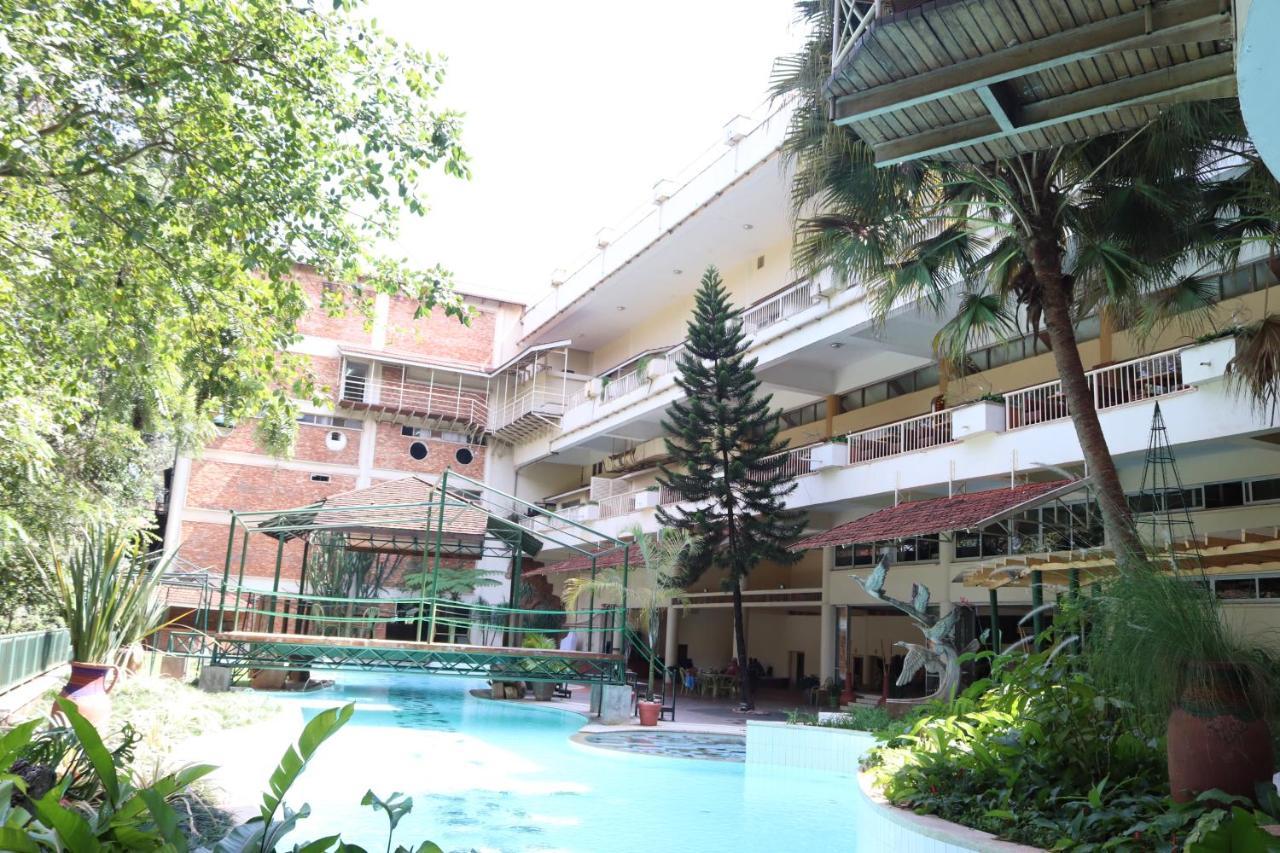 โรงแรมกอล์ฟ คอร์ส คัมพาลา ภายนอก รูปภาพ